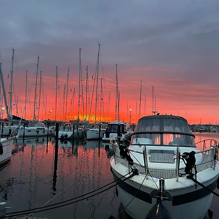 Stern V Hausboot Heiligenhafen