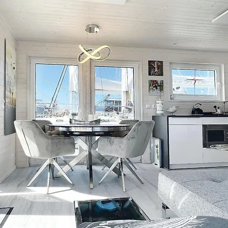 Stern V - Stern Hausboot Heiligenhafen