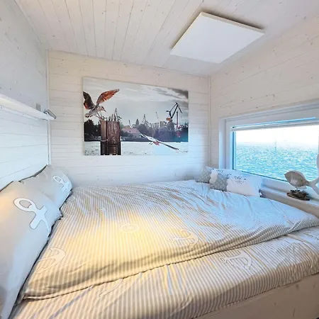 Stern V - Stern Hausboot